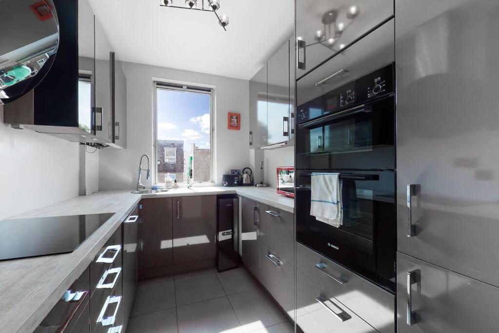 Superb 3 Bed Flat With Balcony In St John's Wood