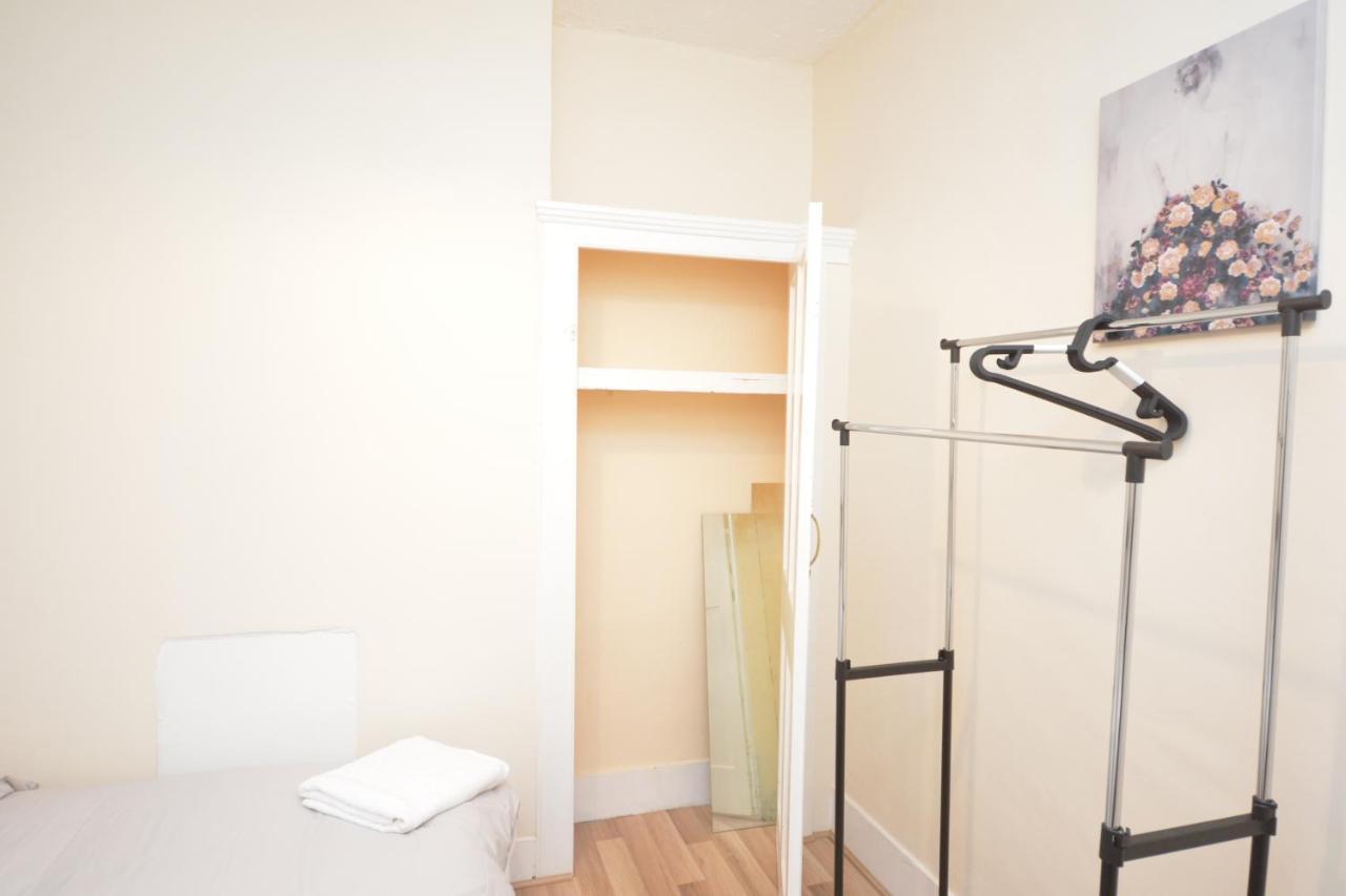 Cheerful 4 Bedroom House In Greater Casa de férias