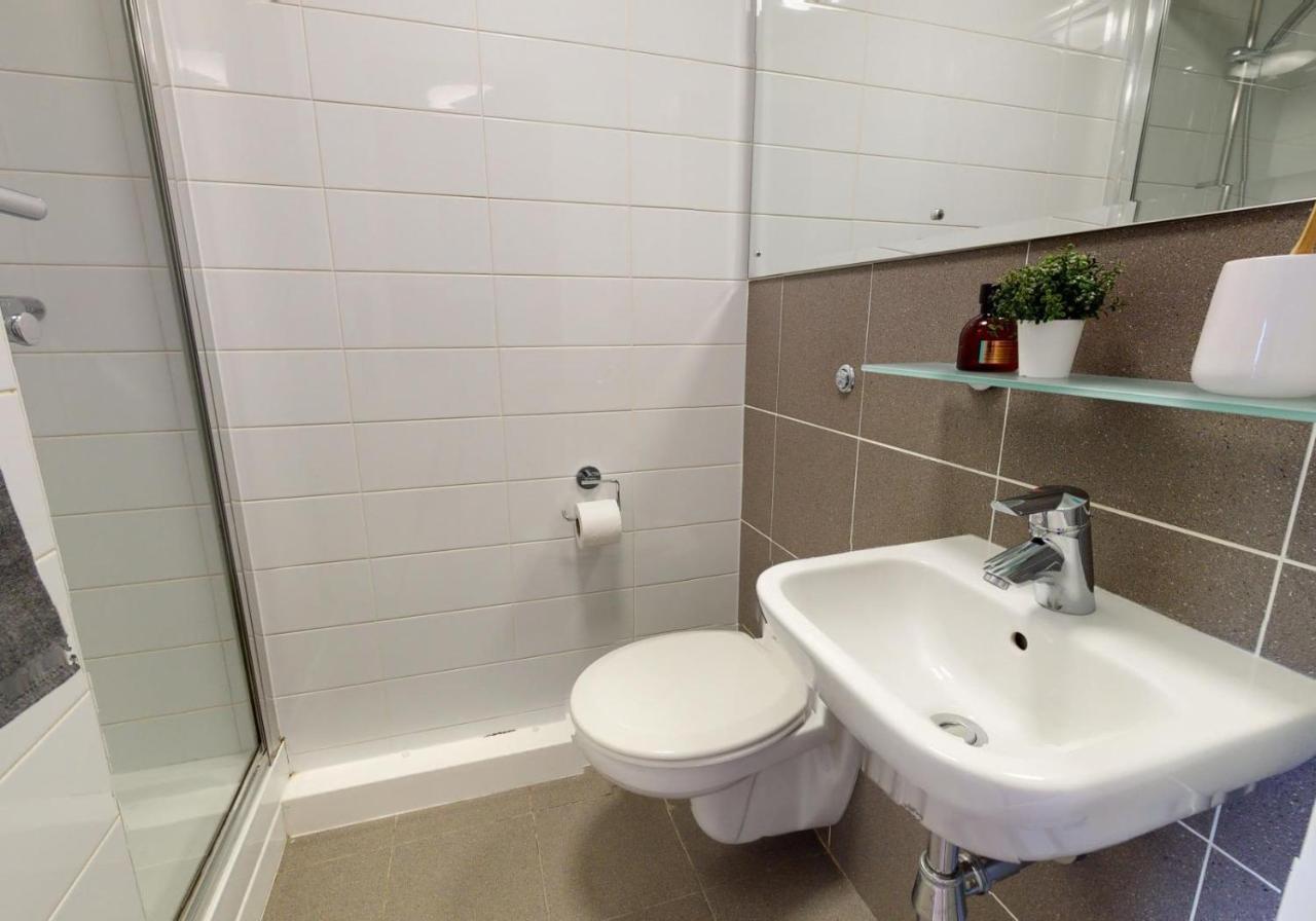 Sterling Court In Wembley Apartment *