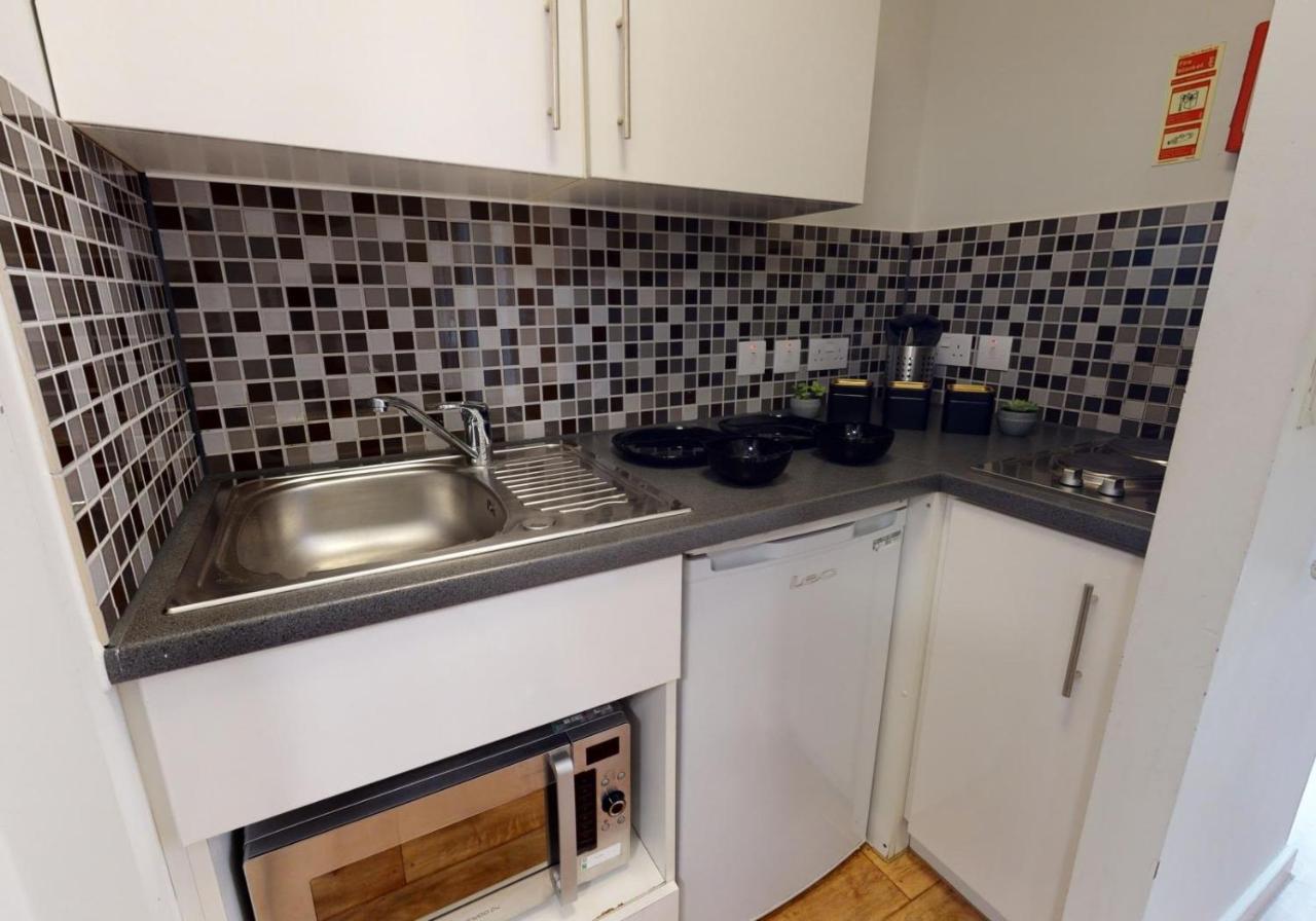Apartment Private Bedrooms And Minutes Away From Wembley Stadium At Sterling Court *