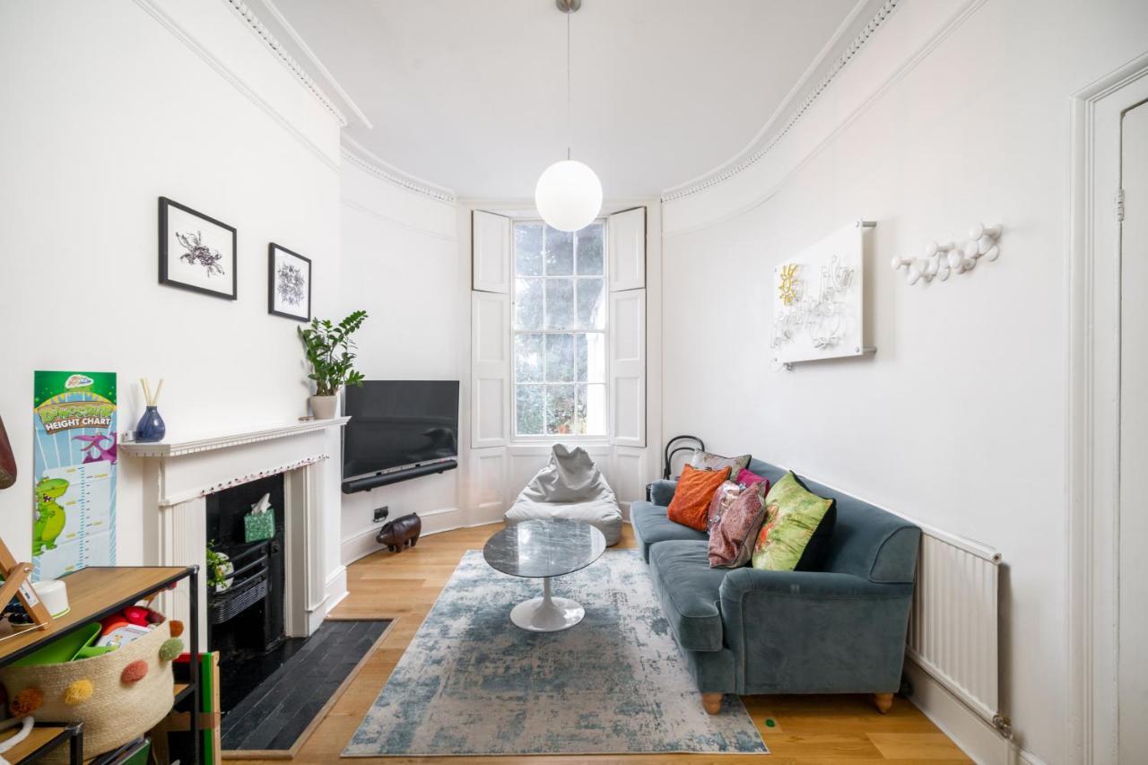 Apartment Sleek Flat With Communal Courtyard London