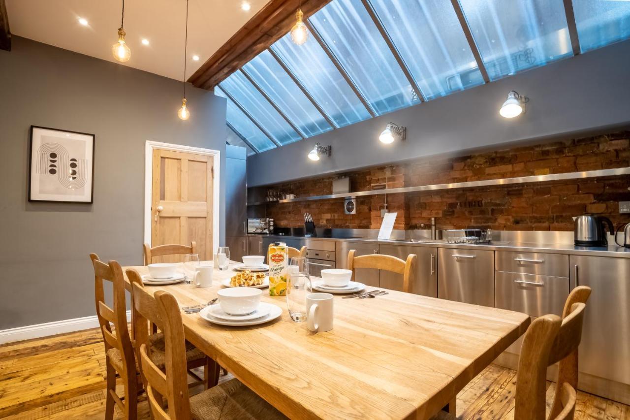 Deluxe Rustic Style Two Bedroom Bethnal - Yard View Apartment