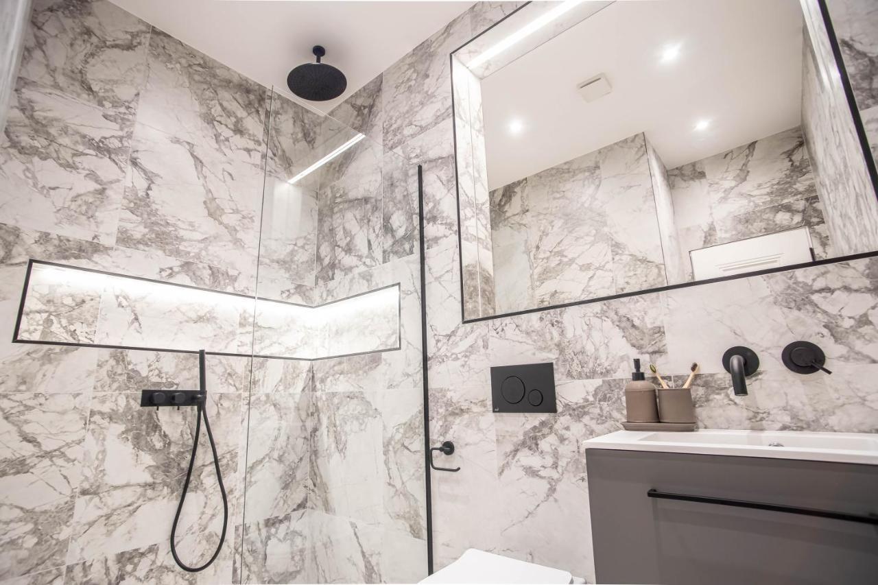Modern & Chic One Bedroom In Fitzrovia By Sojo London