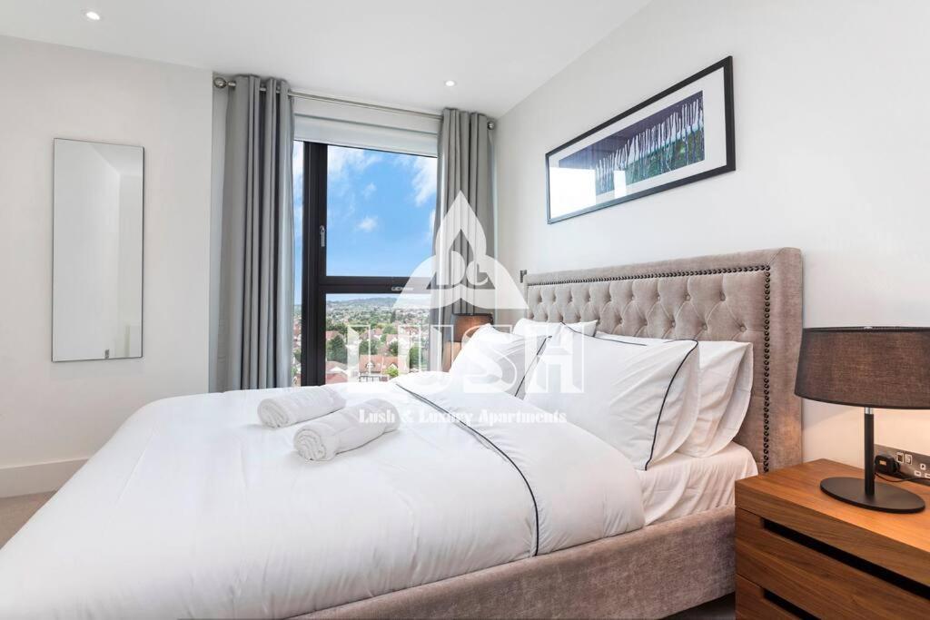 Modern, Stylish Penthouse Next To Wembley Stadium! Apartment London