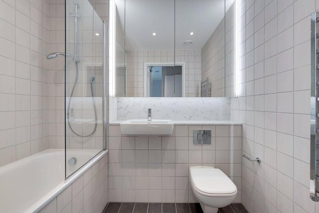 Modern, Stylish Penthouse Next To Wembley Stadium! *