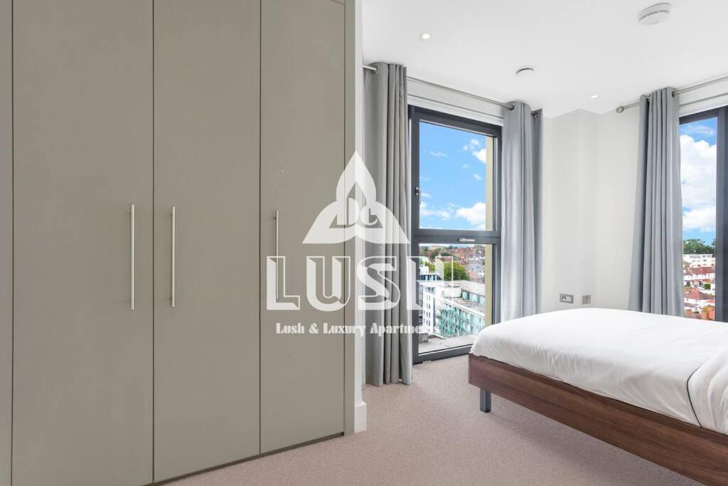 Apartment Modern, Stylish Penthouse Next To Wembley Stadium!
