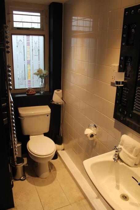 Artistic And Soulful Carnaby Street Movie Pad London