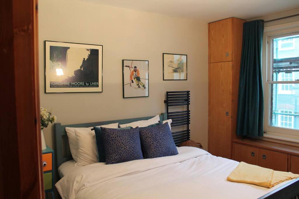 Artistic And Soulful Carnaby Street Movie Pad London