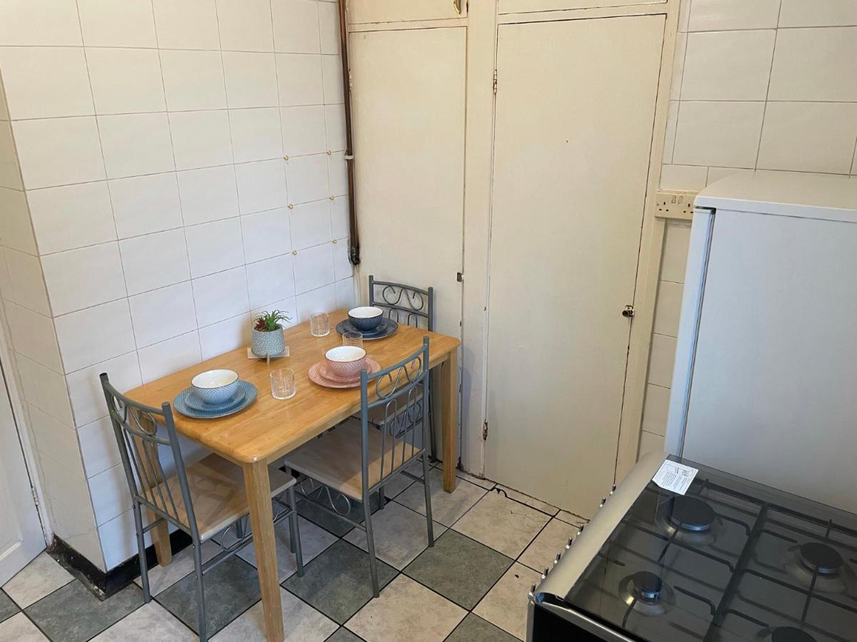 Centrally Located 2- Bedroom Apartment With Garden Apartment *