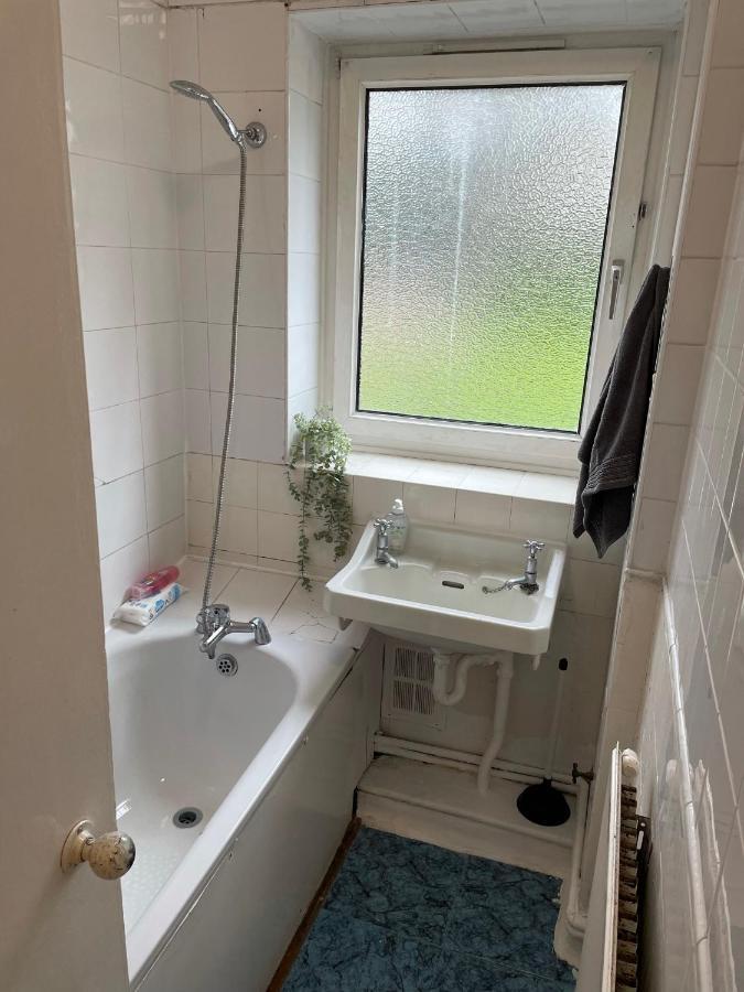 Centrally Located 2- Bedroom Apartment With Garden Apartamento *