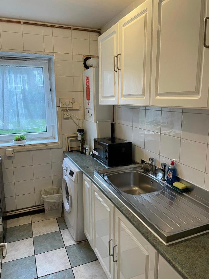 Centrally Located 2- Bedroom Apartment With Garden Londres