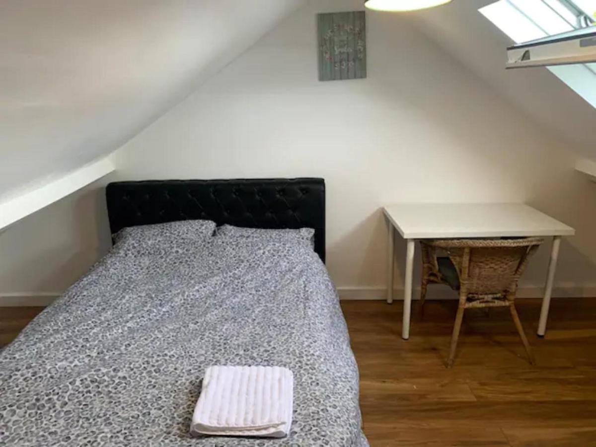 Modern 5 Bedroom Family House - 18 Mins To Station * London