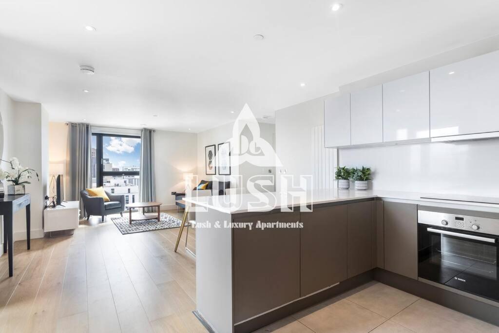 Apartment Modern, Stylish Penthouse Next To Wembley Stadium! *