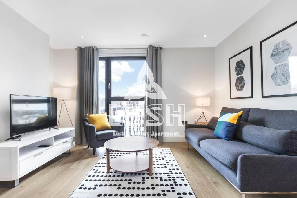Modern, Stylish Penthouse Next To Wembley Stadium! London