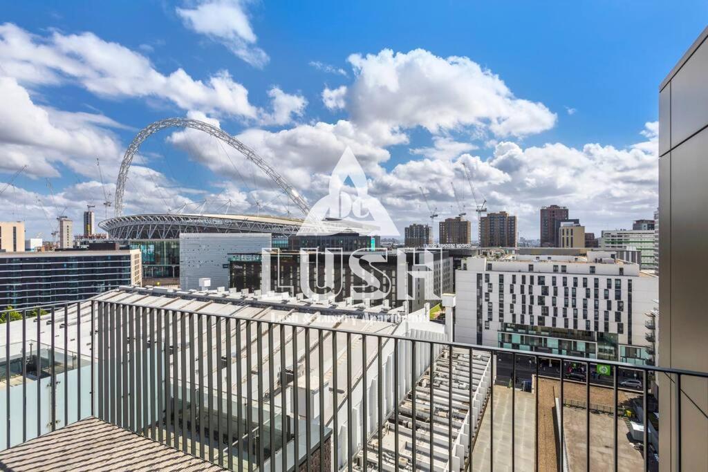 Modern, Stylish Penthouse Next To Wembley Stadium! *
