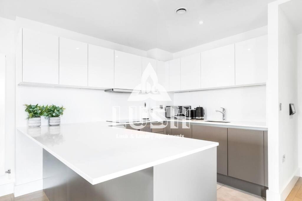 Modern, Stylish Penthouse Next To Wembley Stadium!
