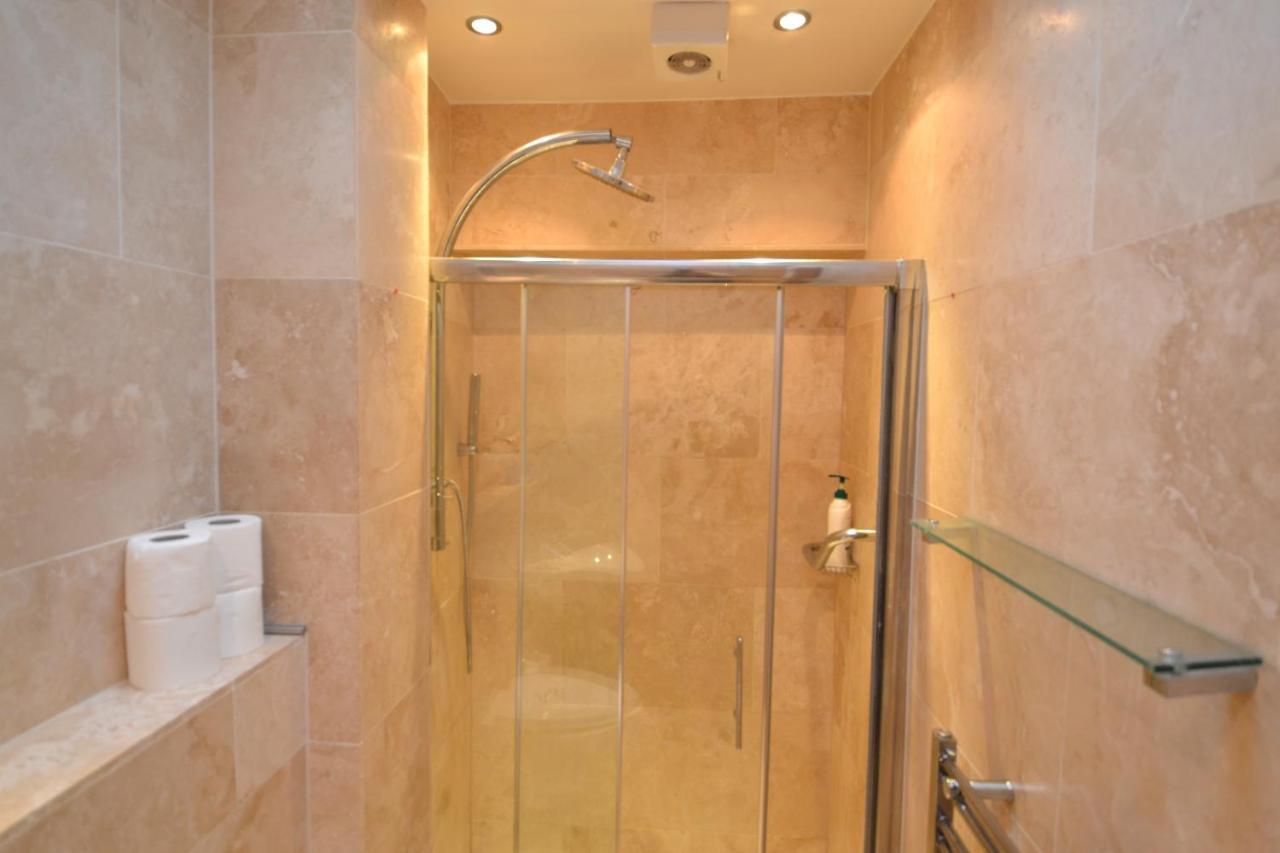 Sloane Square Apartment *