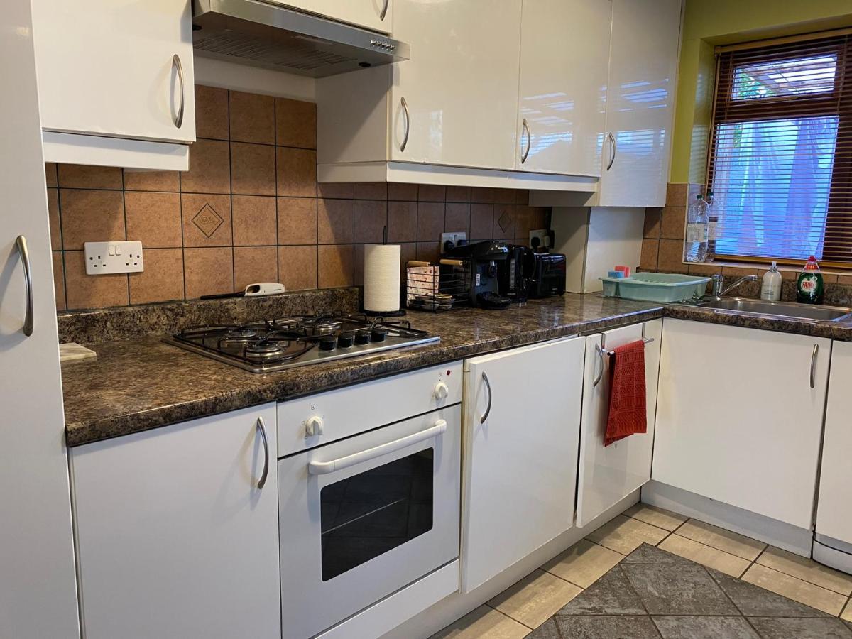 Apartment Excel 5min Custom House Station Parking Wifi Sleeps 6 London