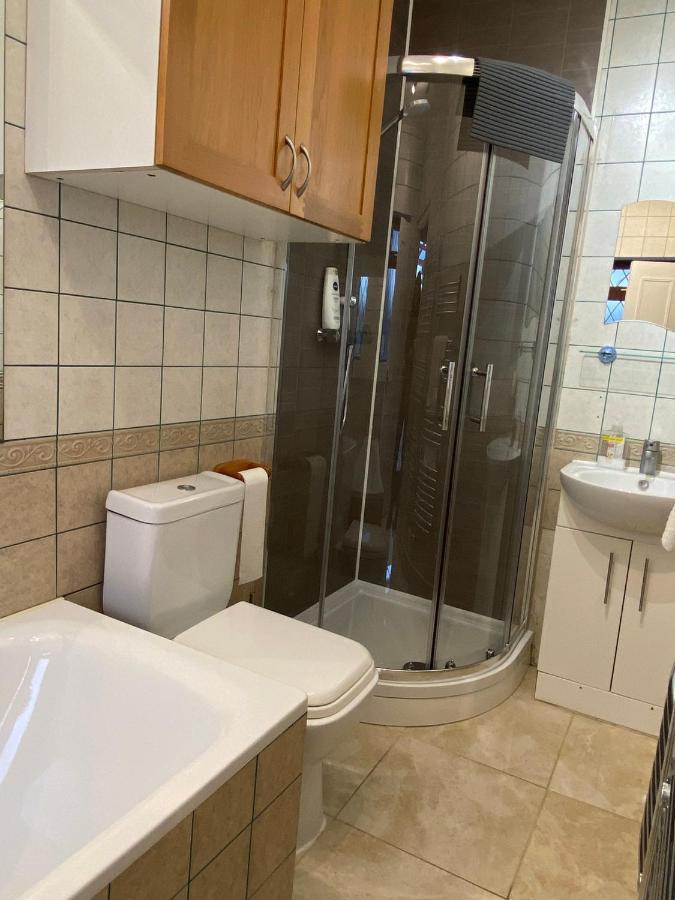 Apartment Excel 5min Custom House Station Parking Wifi Sleeps 6 London
