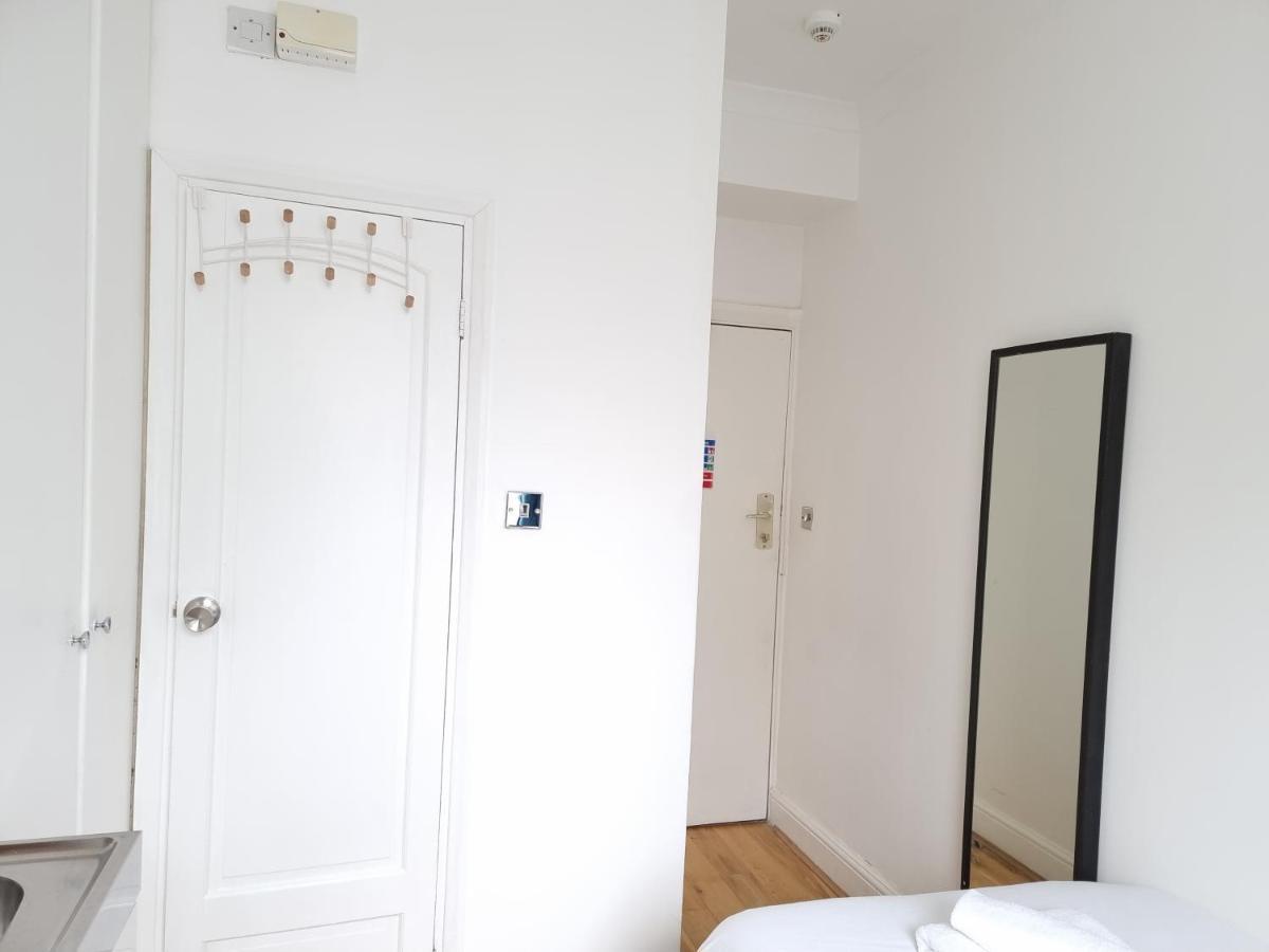 F18-awesome For 1 Near Paddington-d13 London
