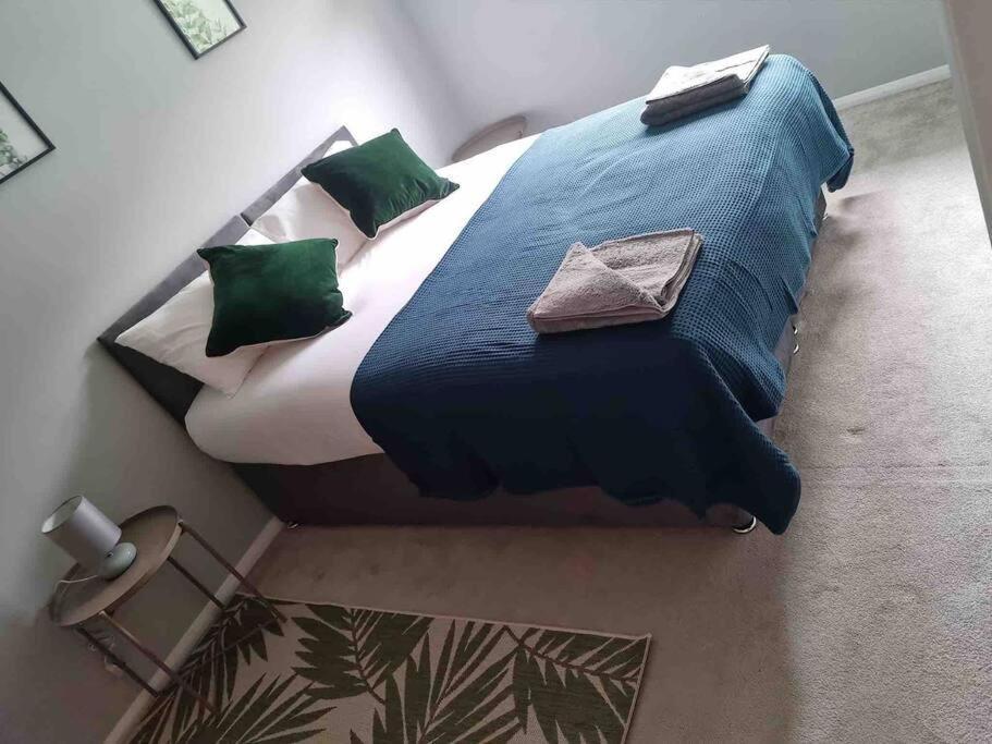 Bright, Spacious 4 Bed With A Jacuzzi! Apartment