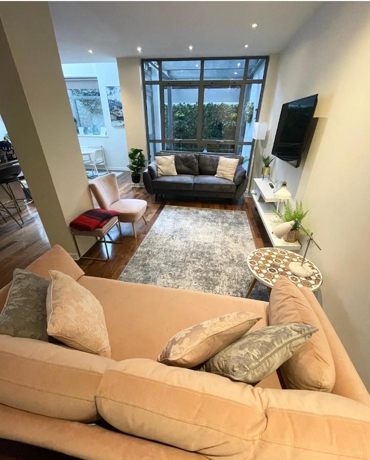 Large American Loft Style Close To Centre Apartment