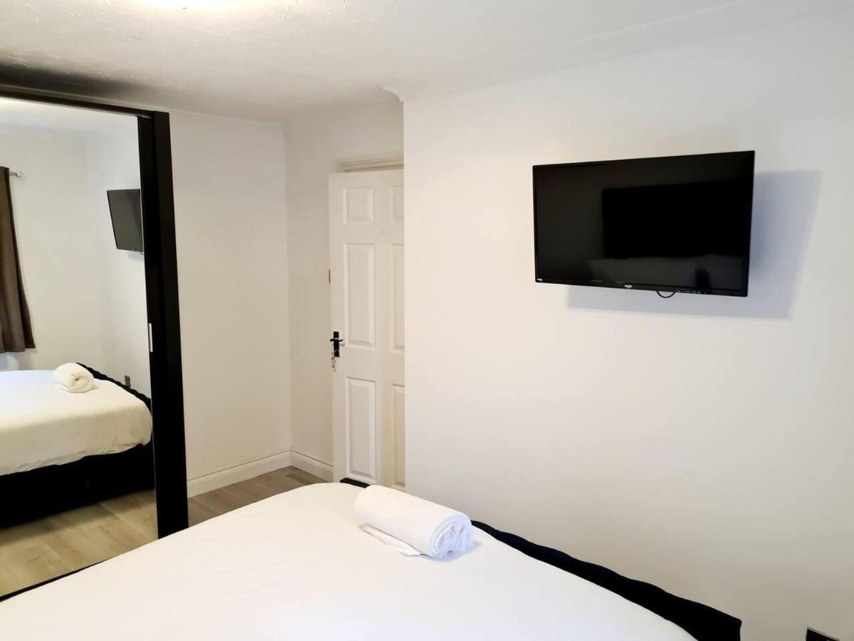 Modern & Spacious - Walk To Excel- Parking Holiday home London