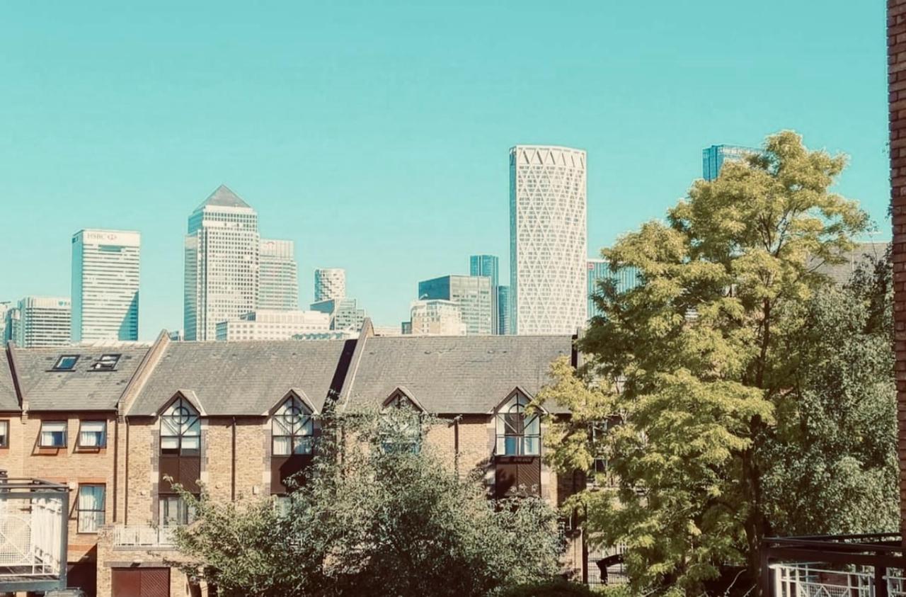 Apartment Lovely Room, Free Parking In Private Gated Place London