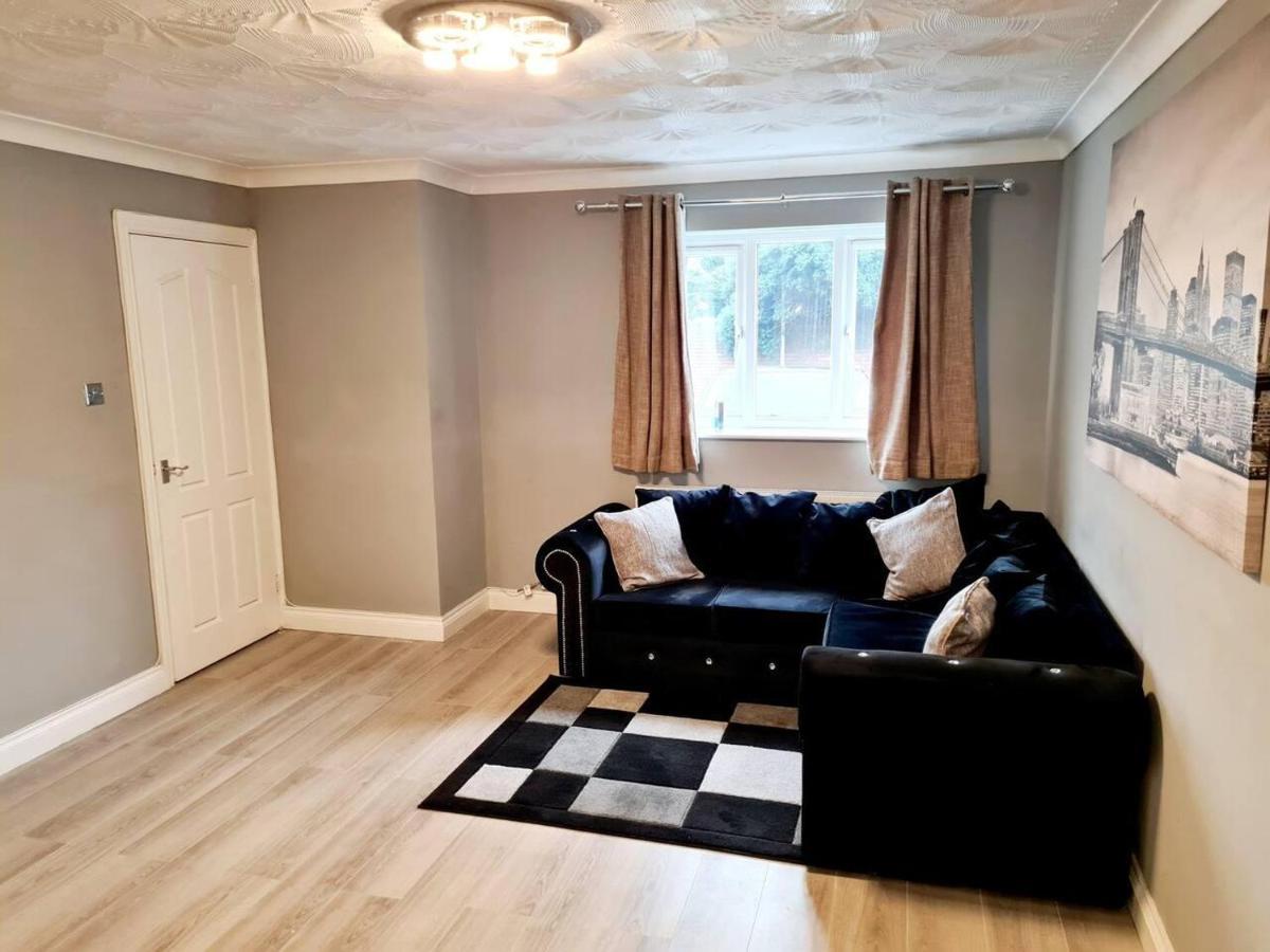 Holiday home Modern & Spacious - Walk To Excel- Parking London