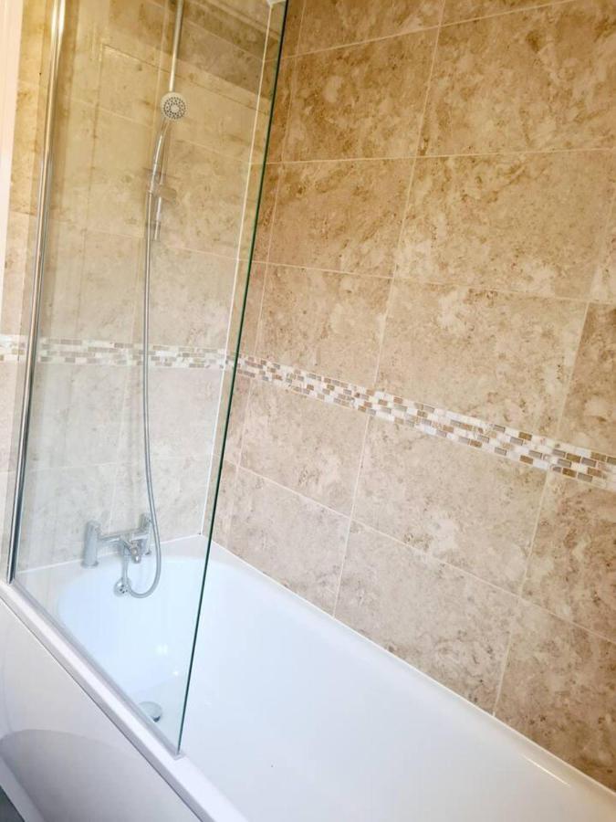 Holiday home Modern & Spacious - Walk To Excel- Parking London