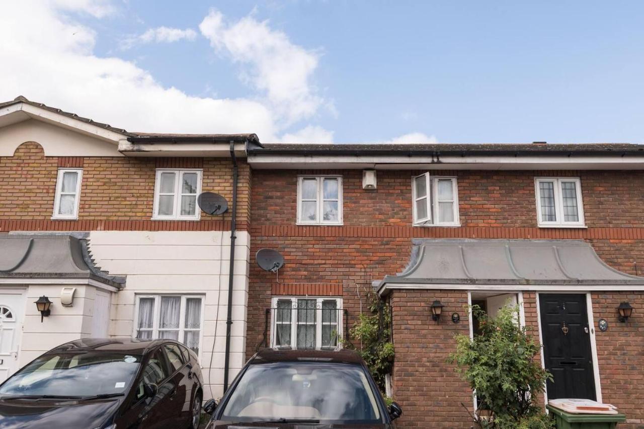 Modern & Spacious - Walk To Excel- Parking *