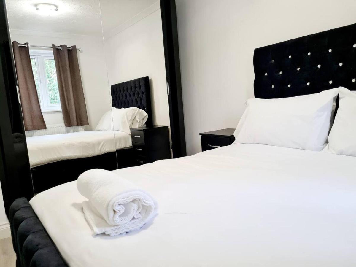 Modern & Spacious - Walk To Excel- Parking Holiday home London