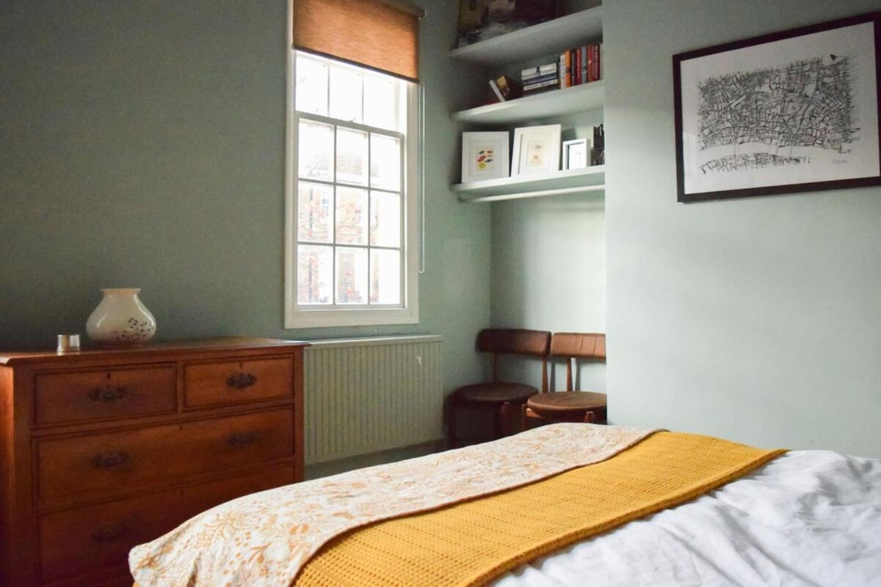 Stylish And Spacious With Terrace Apartment London