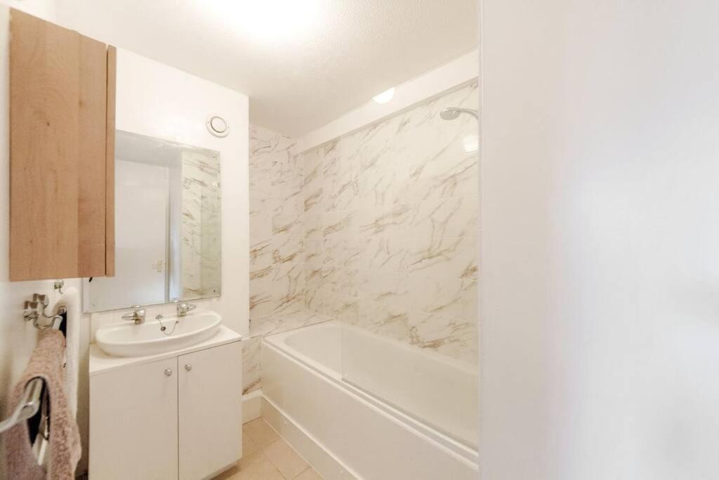 Apartamento Spacious Two Double Bedroom Flat Londres