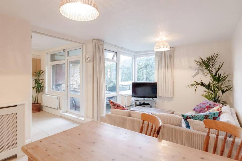 Spacious Two Double Bedroom Flat Londres