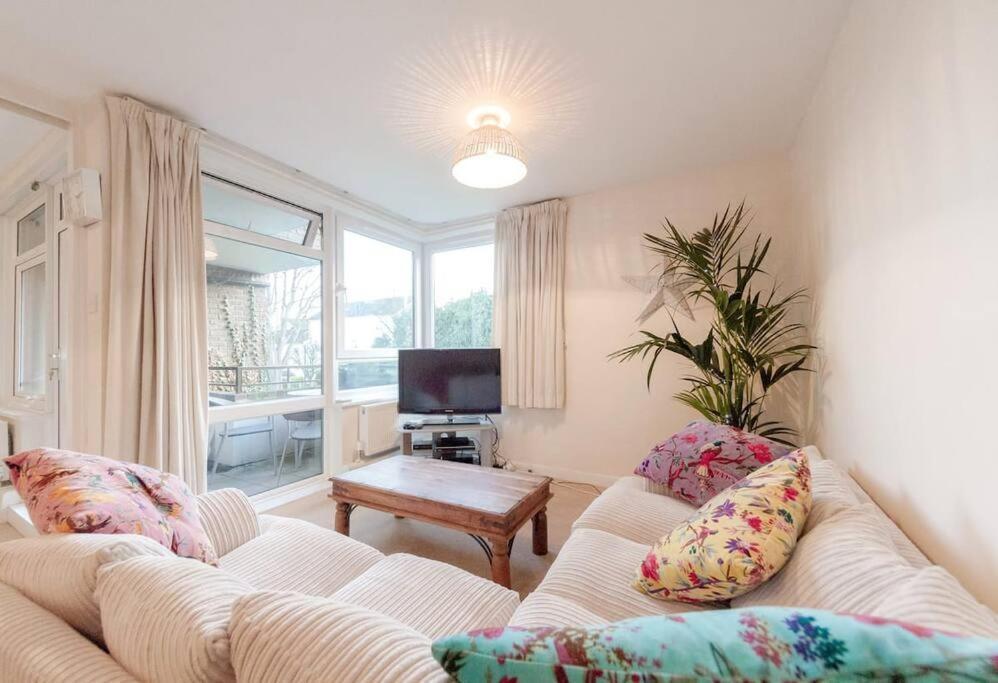 Spacious Two Double Bedroom Flat Londres