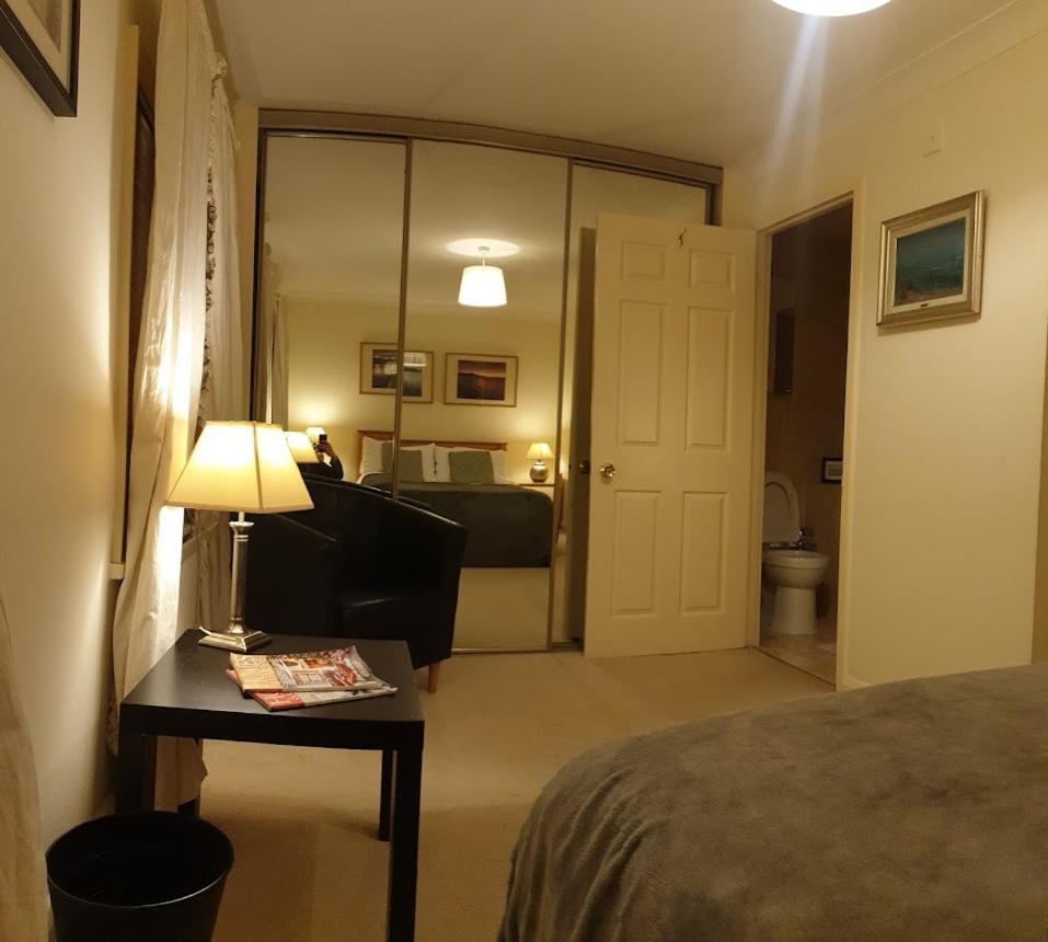 Double With Bathroom In - Vauxhall Homestay London