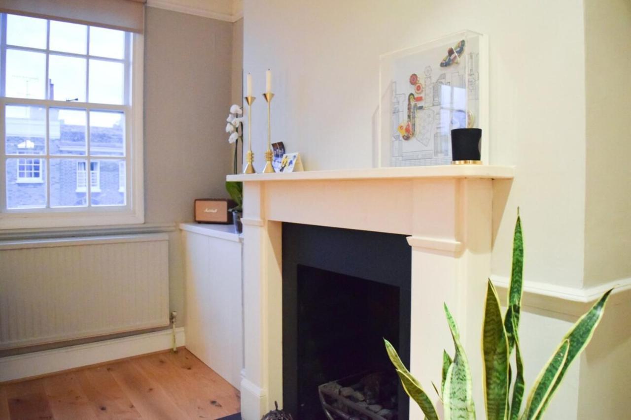 Stylish And Spacious With Terrace Apartment London
