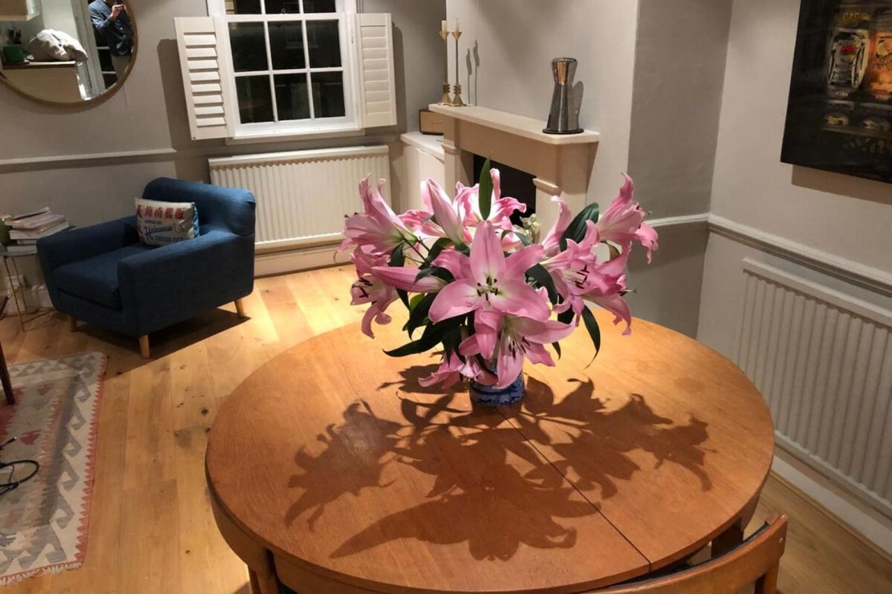 Stylish And Spacious With Terrace Apartment London