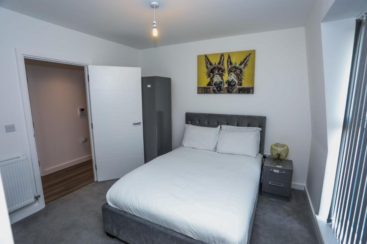 Lovely 2 Bed With Parking London