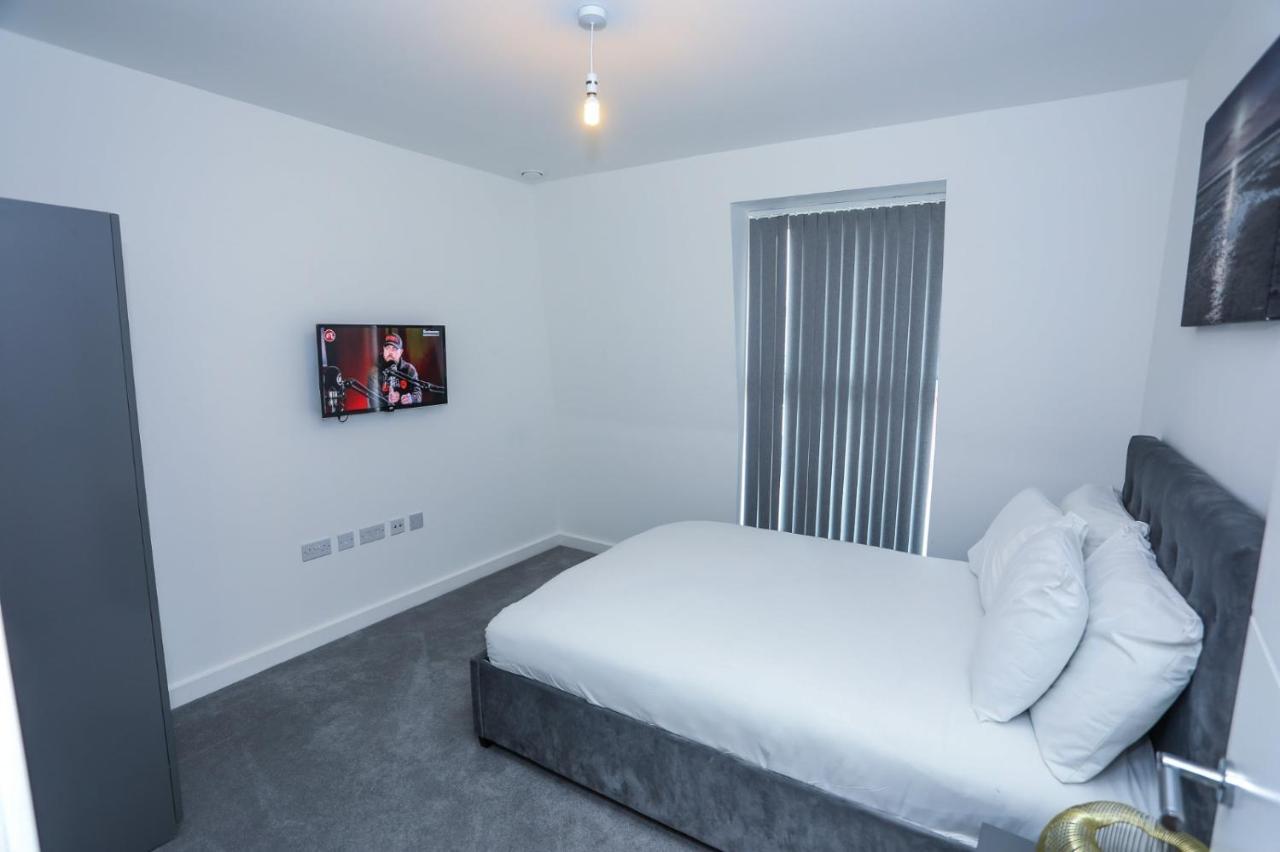 Lovely 2 Bed With Parking Apartment