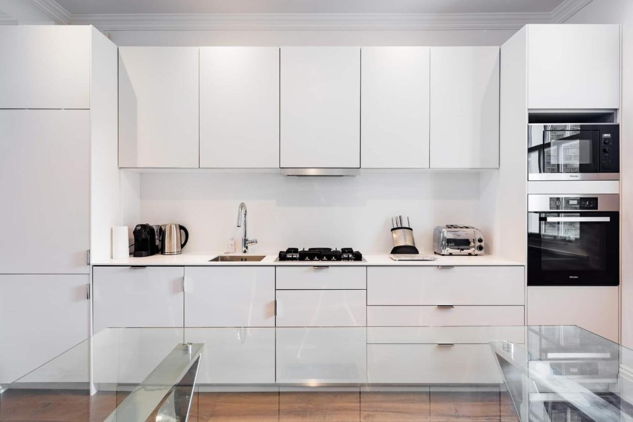 Superb 3 Bed/bath Luxury + Ibiza Roof Terrace * London