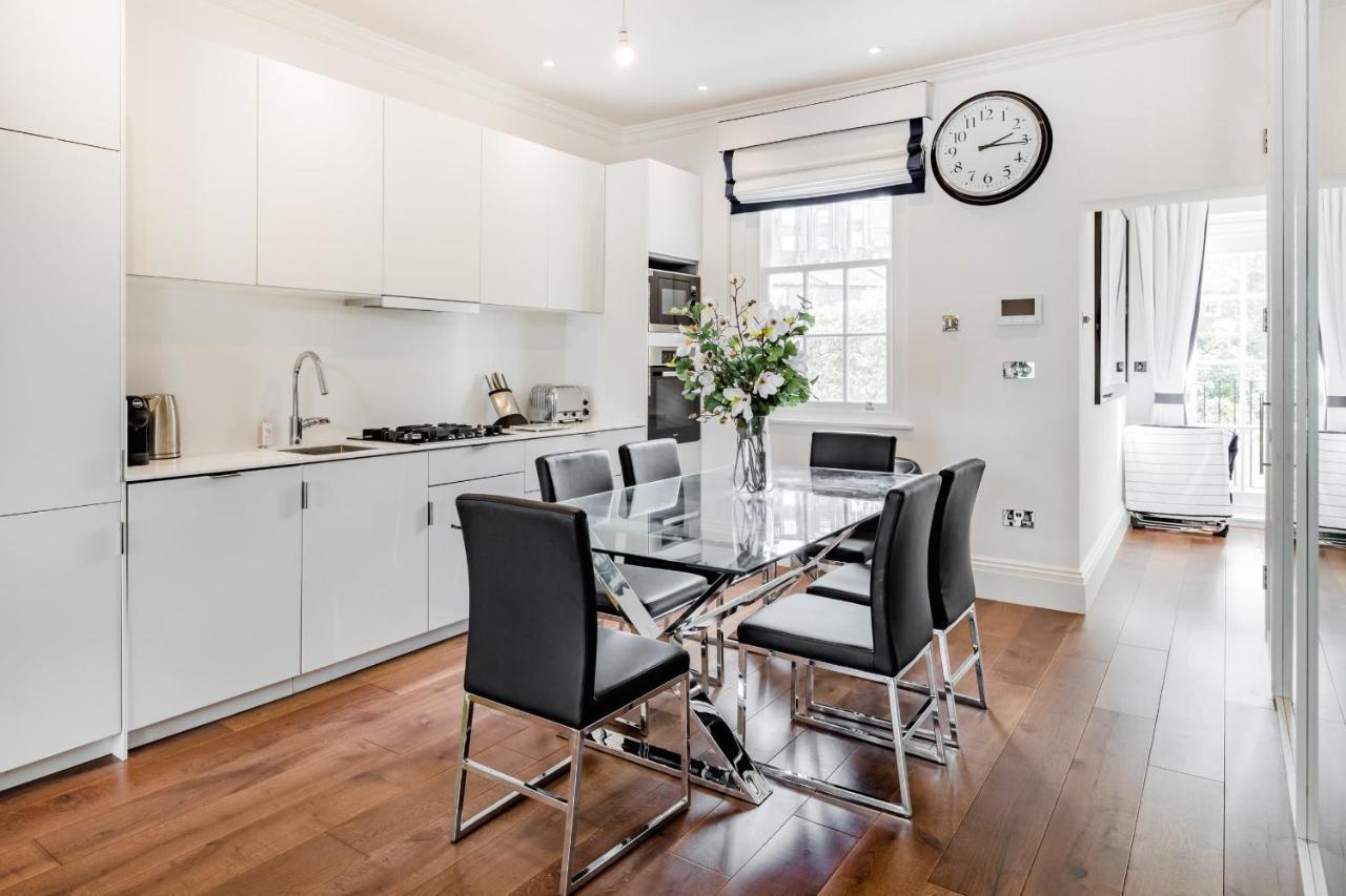 Superb 3 Bed/bath Luxury + Ibiza Roof Terrace Apartment London