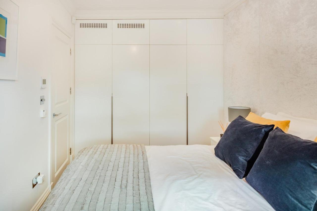 Superb 3 Bed/bath Luxury + Ibiza Roof Terrace Apartment