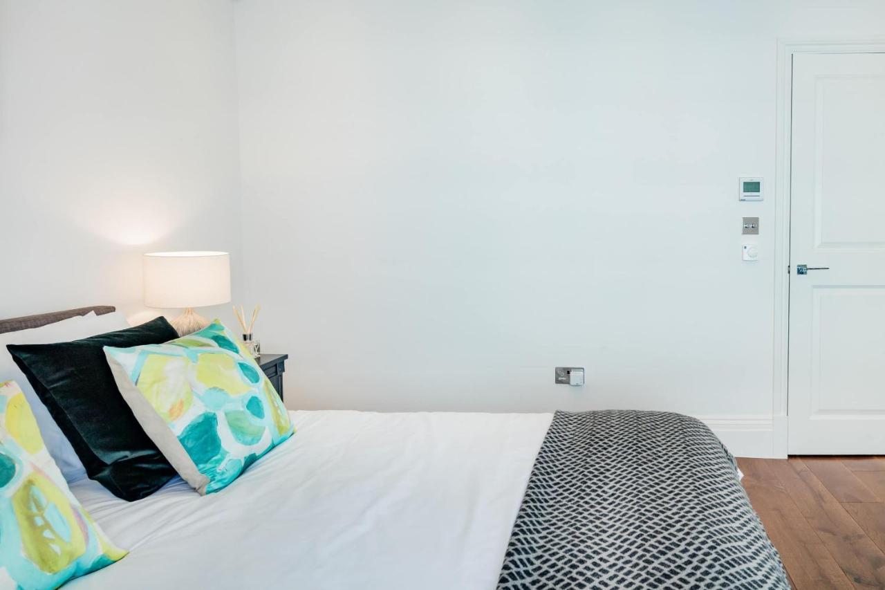 Apartment Superb 3 Bed/bath Luxury + Ibiza Roof Terrace London