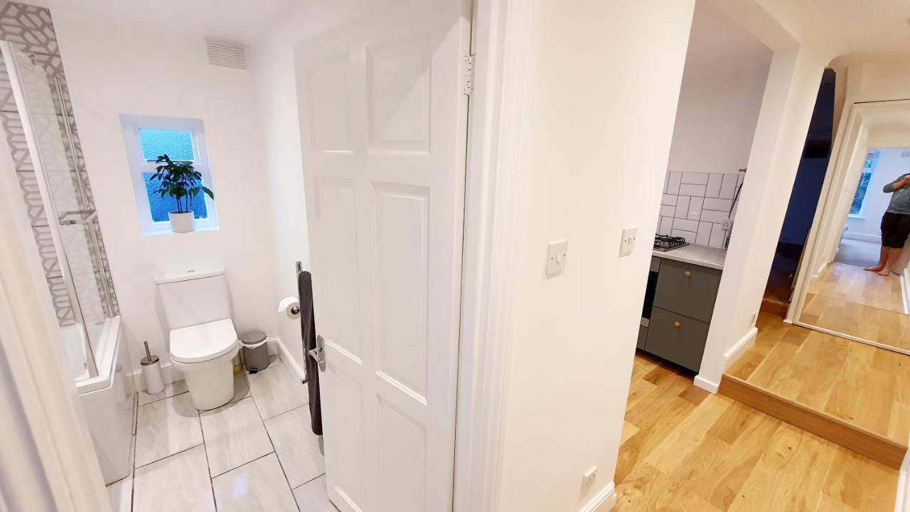 Apartment Lovely 2 Bedroom Period Garden Flat.
