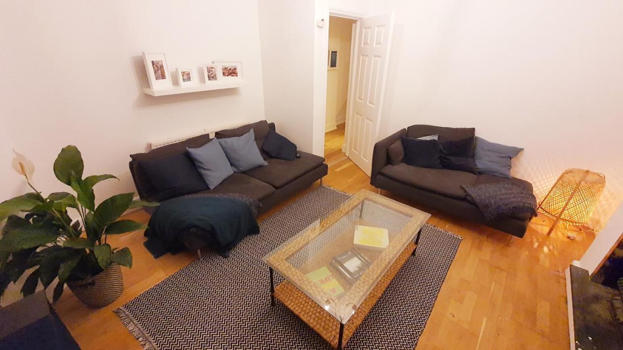 Apartment Lovely 2 Bedroom Period Garden Flat.