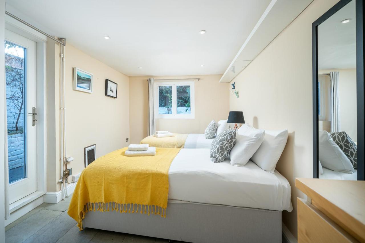 Sleek Flat With Communal Courtyard * London