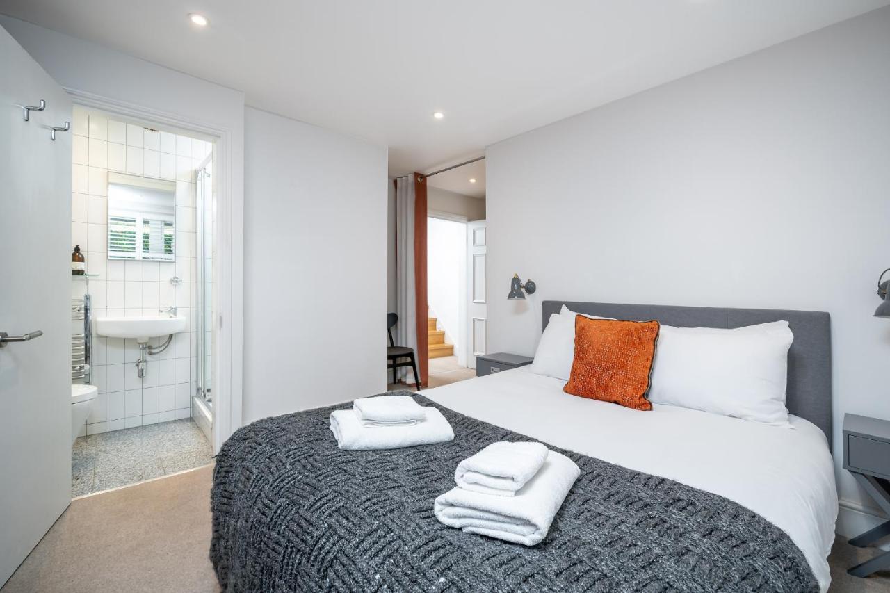 Apartment Sleek Flat With Communal Courtyard *