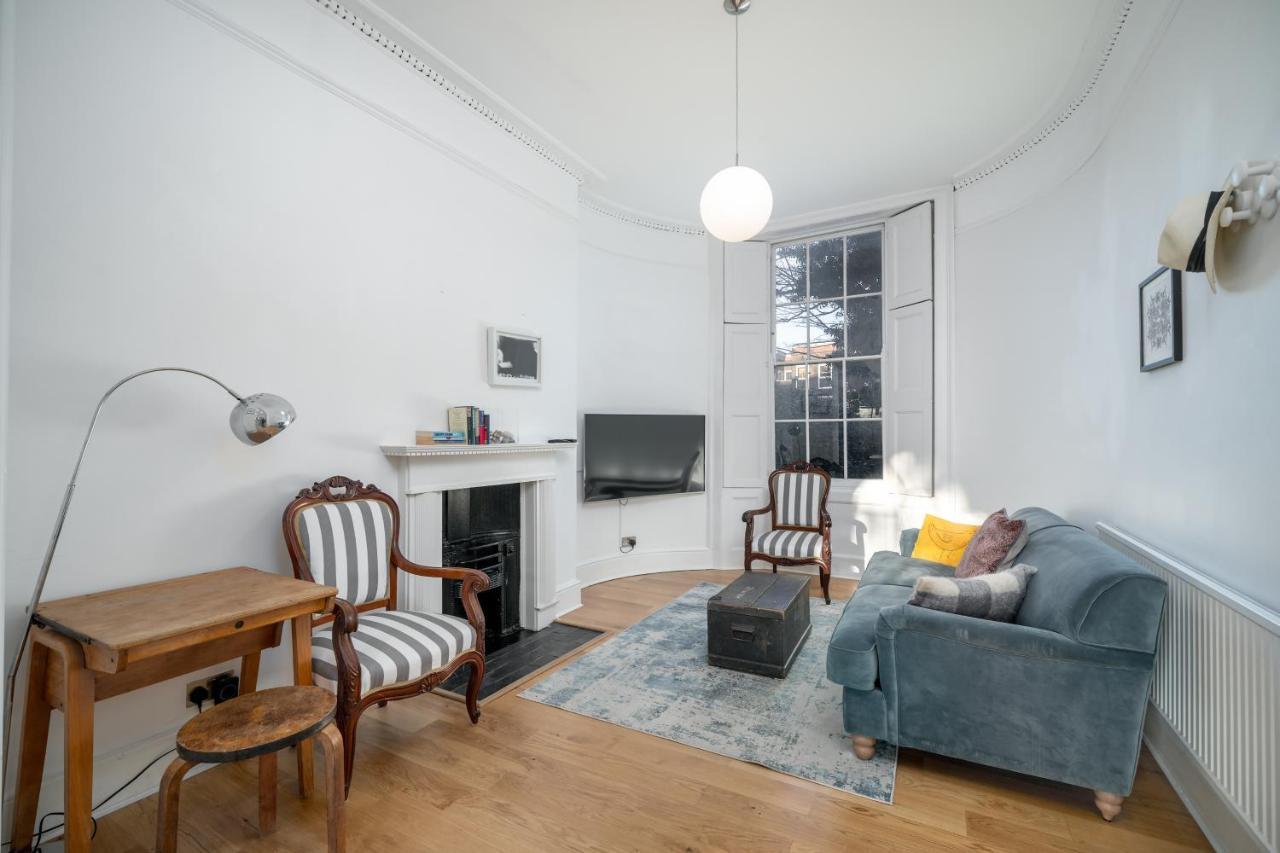 Sleek Flat With Communal Courtyard Apartment *
